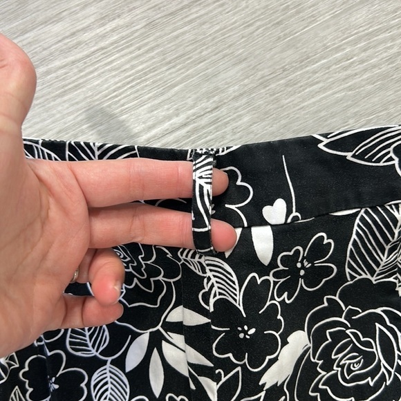 Paraphrase • floral printed cropped pants - Picture 6 of 10